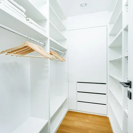 Dvouloznicovy Mezonetovy Apartman Se Dvema Koupelnami V Rodinne Vile 아파트