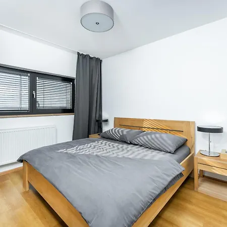 아파트 Dvouloznicovy Mezonetovy Apartman Se Dvema Koupelnami V Rodinne Vile