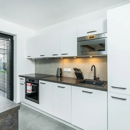 아파트 Dvouloznicovy Mezonetovy Apartman Se Dvema Koupelnami V Rodinne Vile 프라하