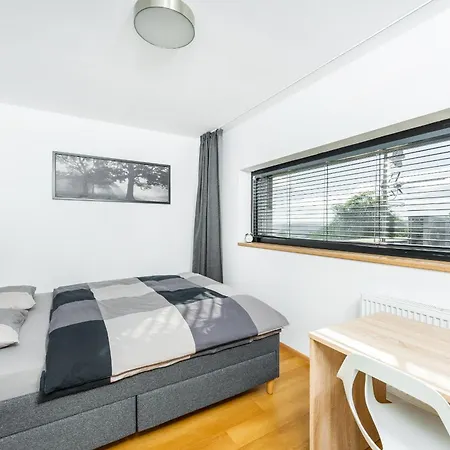 Dvouloznicovy Mezonetovy Se Dvema Koupelnami V Rodinne Apartment Prag